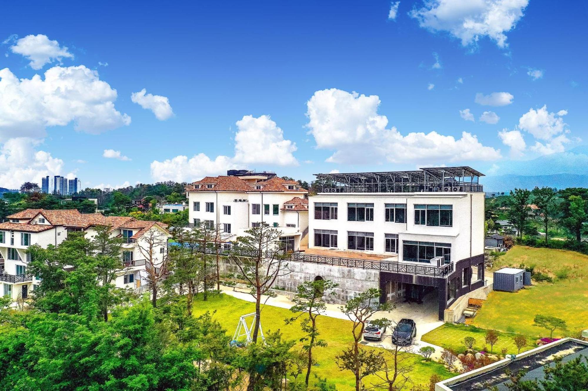 Goseong Belloci Kids Poolivilla ภายนอก รูปภาพ